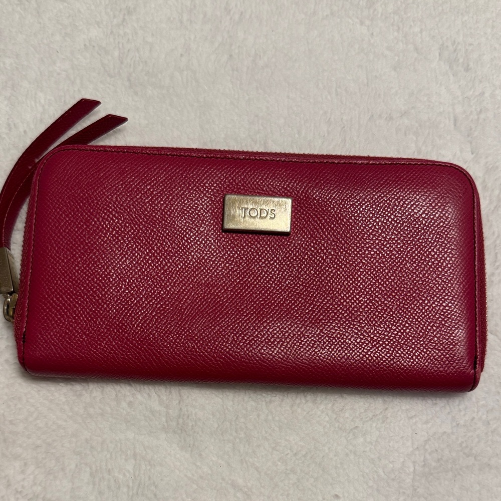 Tod's Leather Zippy Wallet